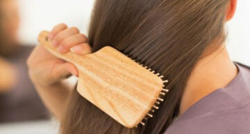 وصفات طبيعية لتنعيم الشعر الجاف وعلاج التساقط