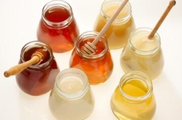 الصحة المصرية أوصت بتناول ملعقة كل صباح.. كيف تميز العسل الأصلي من المغشوش عند شراؤه بـ 5 حيل سهلة