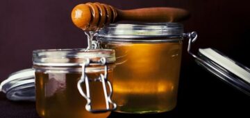 الأطباء يحذرون من تناول العسل بتلك الطريقة 7 أضرار قد تصيبك تصل إلى النزيف