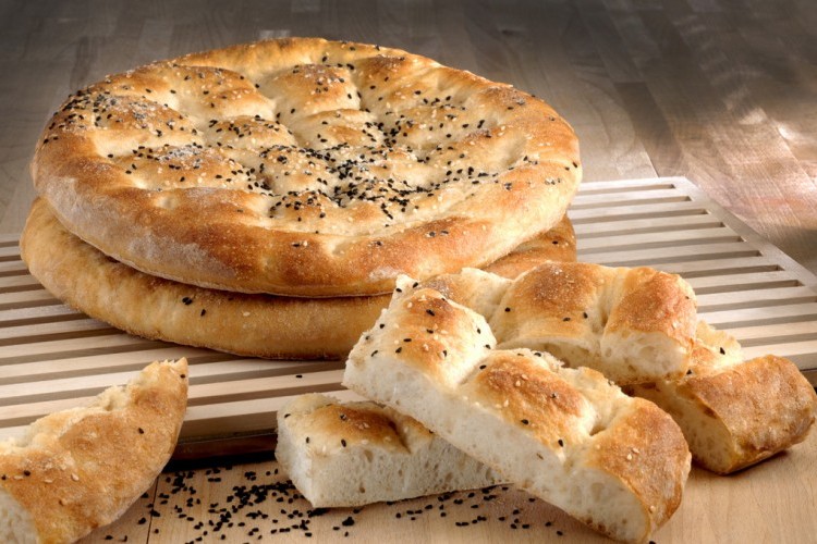 طريقة عمل الخبز التركي الهش بطريقة سهلة وطعم رائع في المنزل